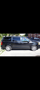 Lancia Voyager PLATINUM Stow N Go 2.8 131kW (5 foto / 12)