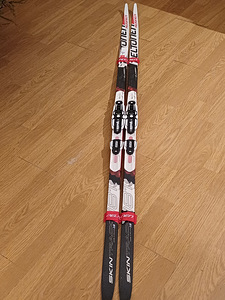 Klassikasuusad klambritega pikkus 181 PELTONEN SKINTRAC (1 foto / 6)