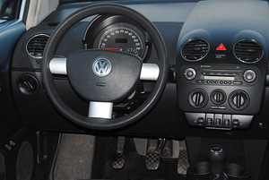 Volkswagen New Beetle Facelift 1.6 75kW (9 foto / 15)