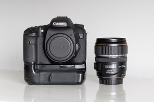 Canon 7D + Canon EF-S 17-85mm f/4-5.6 IS USM + подставка для аккумулятора