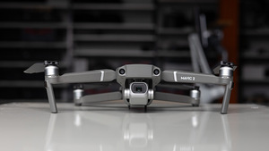 Mavic 2 Pro Fly More + умный контроллер и кейс (2 фото из 3)