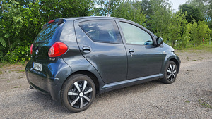 Toyota aygo (3 фото из 15)