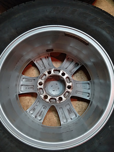 Toyota Hilux Land Cruiser R17 valuveljed rehvidega (2 foto / 3)