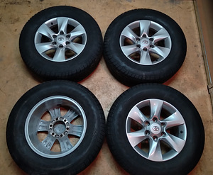 Toyota Hilux Land Cruiser R17 valuveljed rehvidega (1 foto / 3)