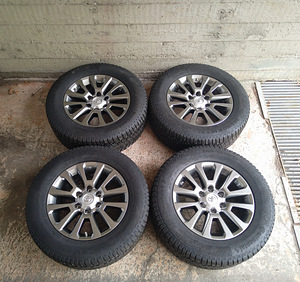 Toyota Land Cruiser Hilux R18 valuveljed rehvidega (1 foto / 4)