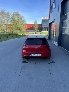 Volkswagen Golf R 2.0 T 301kW (5 foto / 15)