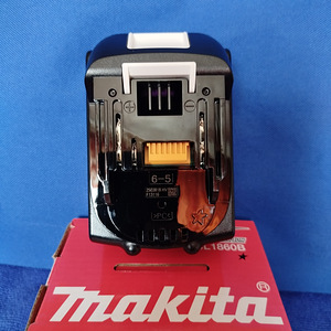Аккумулятор Makita (9 фото из 10)