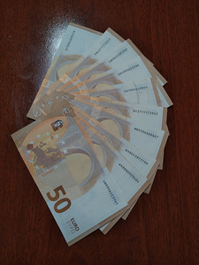 Silmapaistev 50€ kupüüride komplekt – kolmiknumbrite seeria (1 foto / 2)