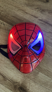 LED valgustusega ämblikmehe mask (1 foto / 3)