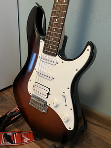 Elektrikitarr Yamaha (8 foto / 10)