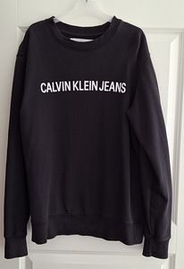 Оригинальный свитер Calvin Klein р.S (2 фото из 3)