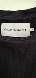 Оригинальный свитер Calvin Klein р.S (3 фото из 3)