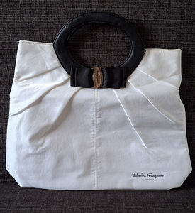Käekott Salvatore Ferragamo riidest. (3 foto / 8)