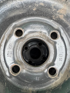 Шипованные шины Bridgestone Noranza 185/60 R15 с дисками Hyu (3 фото из 10)