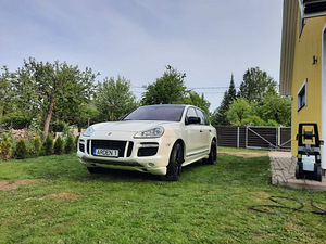 Porsche Cayenne Turbo S (4 foto / 4)