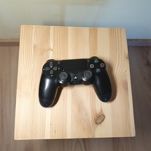 PS4 PRO 1TB + Pult (4 foto / 5)