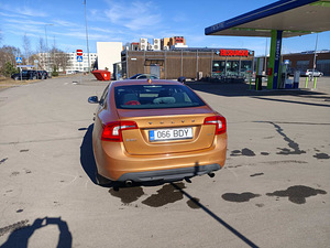 Volvo S60 2011 a. (4 foto / 8)