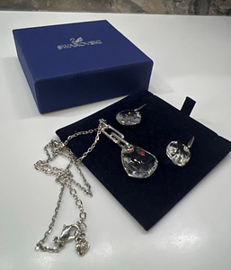 Swarovski (3 foto / 3)