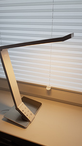 Led valge laualamp (5 foto / 9)