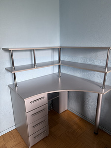 Stiilne kirjutuslaud (1 foto / 4)