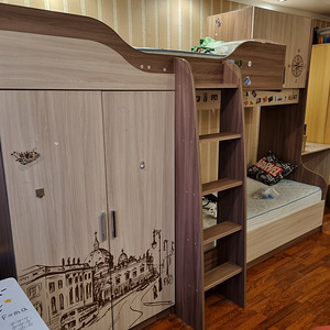 Детская кровать (2 фото из 3)