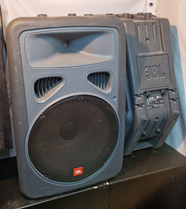 JBL EON Power15 atiivkõlarite komplekt (1 foto / 3)