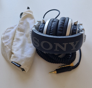 Kõrvaklapid SONY MDR-V700 (2 foto / 3)