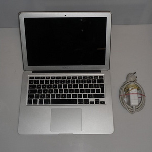 Apple Macbook Air 13 A1466 Mid 2015 + Зарядка (2 фото из 5)