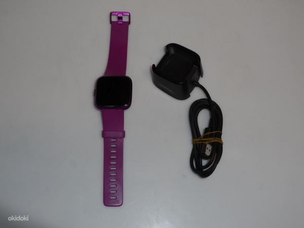 Смарт часы Fitbit Versa Lite Edition Muudel FB415 + зарядка (фото #2)