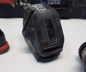 Ristjoonlaser Bosch GLL 3-50 + kinnitus + kohver (8 foto / 8)