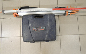 Лазерный нивелир Lasermark LM80 + штатив + линейка (4 фото из 8)