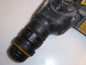Перфоратор DeWALT D25304K (5 фото из 5)