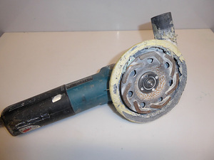 Болгарка Makita 9565CVR (3 фото из 6)