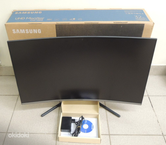 Монитор Samsung U32R590CWU + коробка (фото #2)