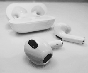 Juhtmevabad kõrvaklapid APPLE Airpods 3d Gen (A2564, A2897) (5 foto / 7)