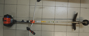Bensiini trimmer Husqvarna 135R (2 foto / 6)