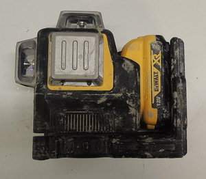 Лазерный нивелир DeWalt DCE089G + чемодан (4 фото из 6)