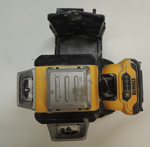 Лазерный нивелир DeWalt DCE089G + чемодан (5 фото из 6)