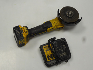 Relakas Dewalt DCG405 + aku 5ah + laadija (3 foto / 6)