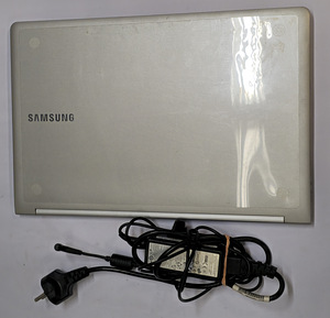 Sülearvuti Samsung NP900X4D + Laadija (aku ei tööta) (2 foto / 8)