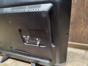 Teler 32" Philips 32PHH4201/88 + Pult (5 foto / 5)