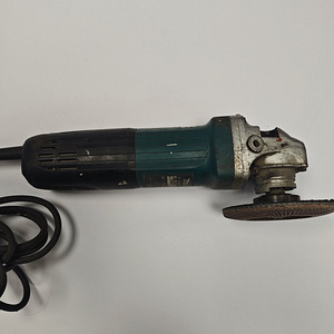 Relakas Makita GA6040 (3 foto / 5)