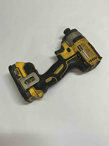 Löökkruvikeeraja DeWalt DCF887 (2 foto / 5)