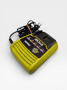 Зарядка Ryobi C120D (2 фото из 5)