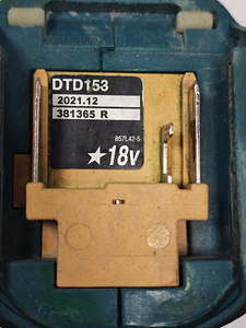 Akutrell Makita DTD153 + aku 5.0Ah (4 foto / 4)