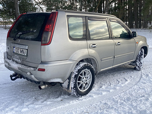 Nissan X-Trail (4 foto / 10)