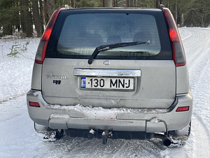 Nissan X-Trail (7 foto / 10)