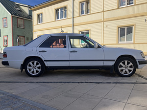 Мерседес-бенц 200D (4 фото из 8)