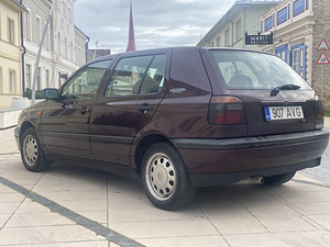 Volkswagen Golf (2 foto / 8)