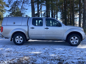 Nissan Navara (6 foto / 10)